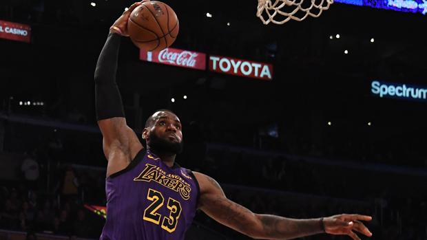 LeBron se exhibe ante Doncic en la remontada de Lakers