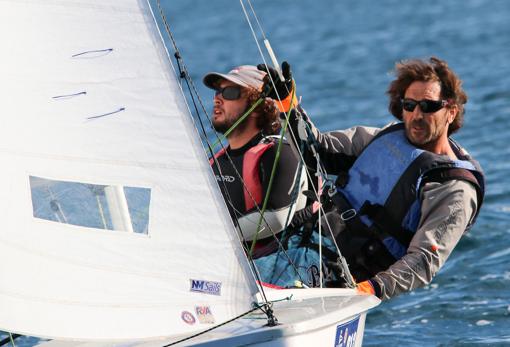 El viento manda en la primera entrega de la Semana Náutica de Alicante