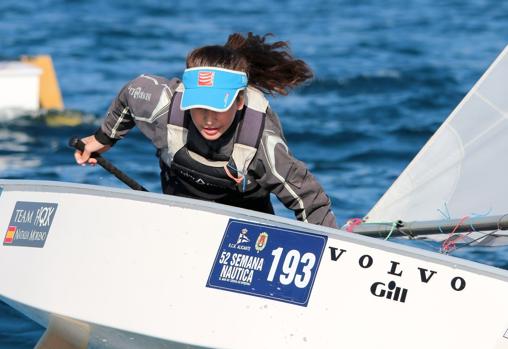 Jacek Malinowski y Natalia Moreno se ponen al frente de los Optimist en Alicante