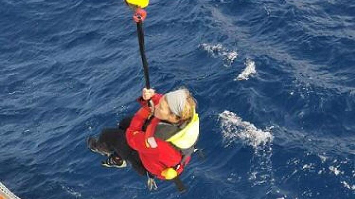 Rescatada por la Armada de Chile la británica Susie Goodall