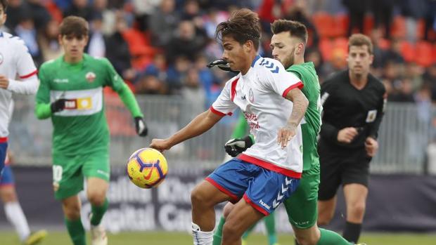 El Elche mete en problemas al Rayo