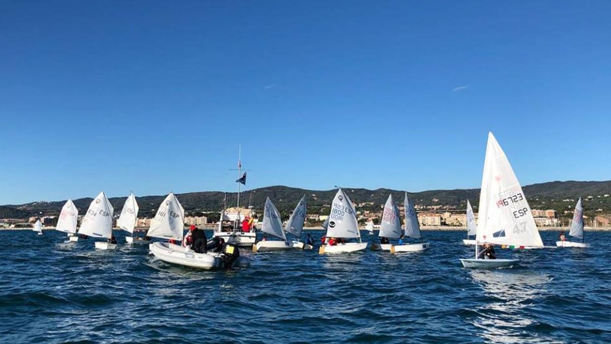 El CN Balis celebra la regata solidaria contra el cáncer