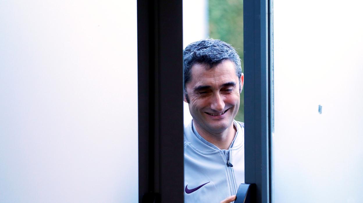 Valverde entra en la sala de prensa