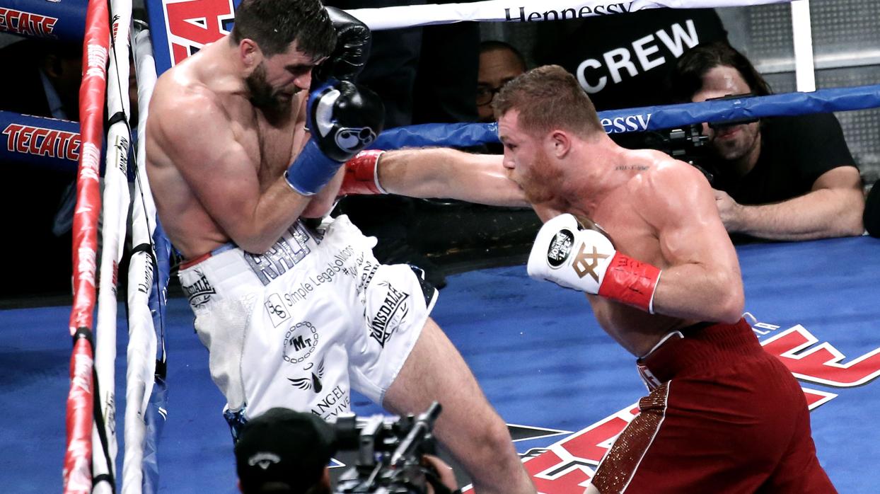 Canelo Álvarez deja k.o. al británico Rocky Fielding