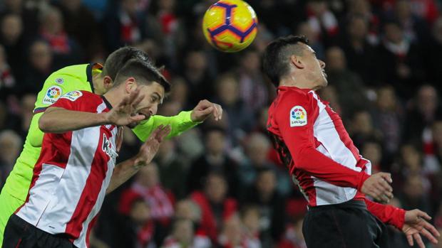 El Athletic suma tres puntos de oro y frena la remontada del Huesca