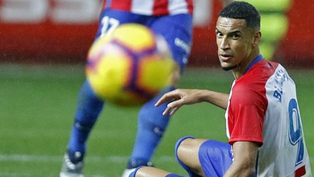 El Deportivo aprovecha su acierto inicial ante un Sporting sin ideas