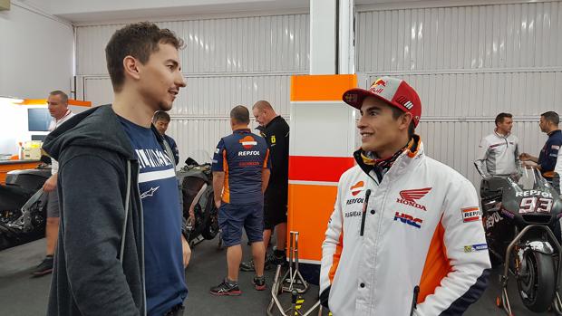 Así fue el primer día de Lorenzo en Honda