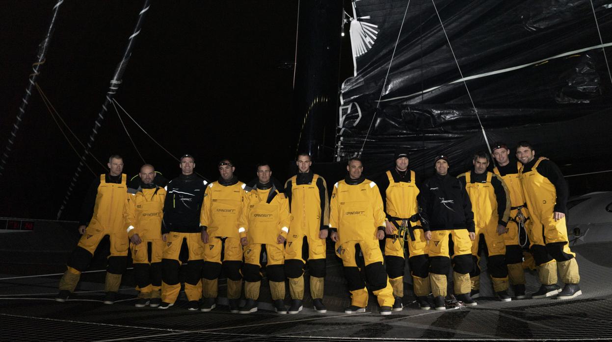 «Spindrift 2» vuela a 30 nudos a por el récord Jules Verne