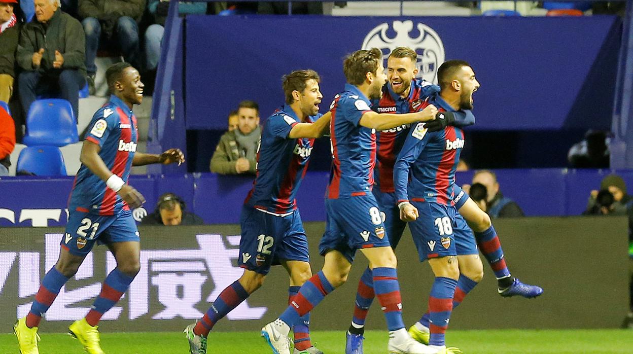 Cabaco celebra su gol ante el Barcelona en el partido de ida