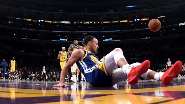La inesperada pifia de Stephen Curry, ¿peor jugada del año en la liga estadounidense?