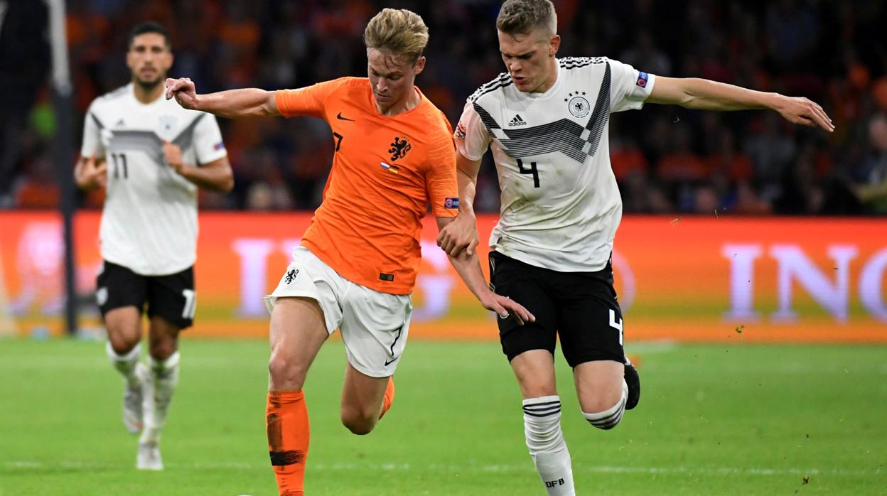 De Jong, en un partido entre Holanda y Alemania