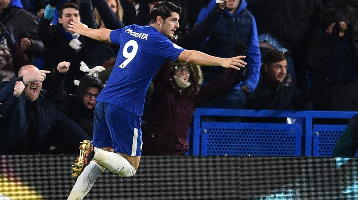 Álvaro Morata celebra un gol con el Chelsea