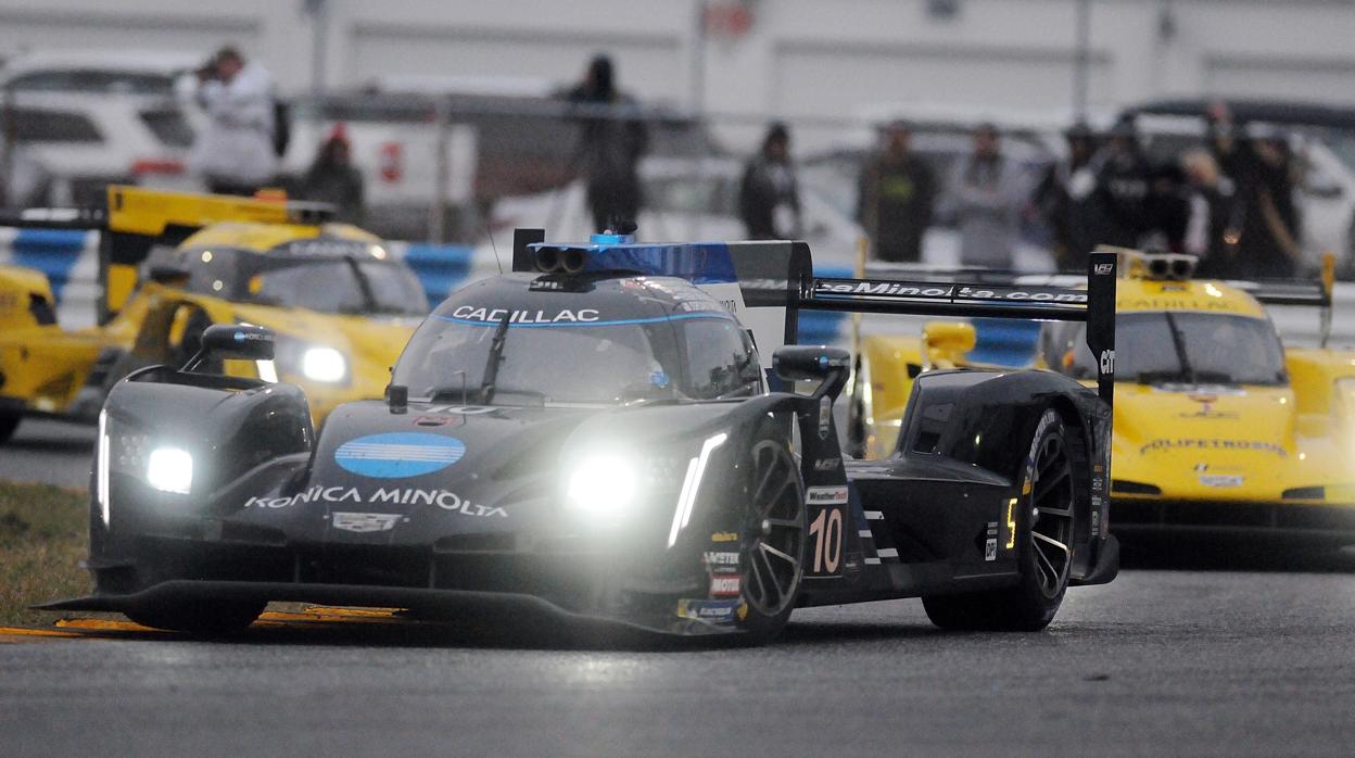 Alonso, al volante de su Cadillac