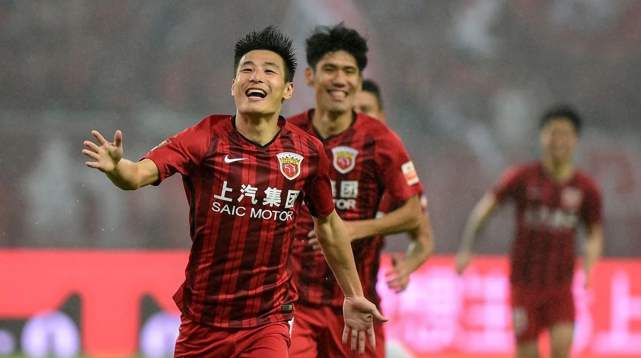 Wu Lei celebra un gol con su equipo