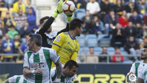 Un empate que no le vale ni a Cádiz ni a Córdoba