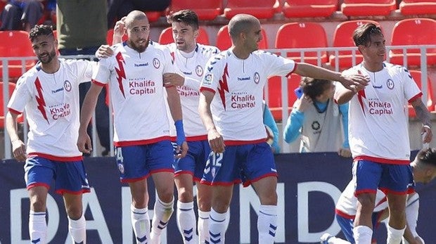 El Rayo Majadahonda estrena césped arrollando al Numancia