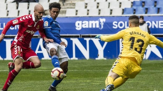 El Oviedo mantiene vivo el sueño del ascenso