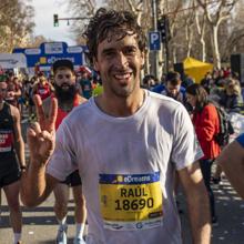 El madridista Raúl asombra en la media maratón de Barcelona
