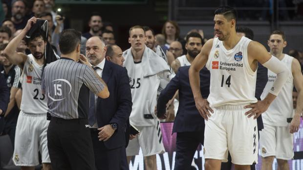 La ACB y los árbitros asumen «fallos graves» en el final del clásico