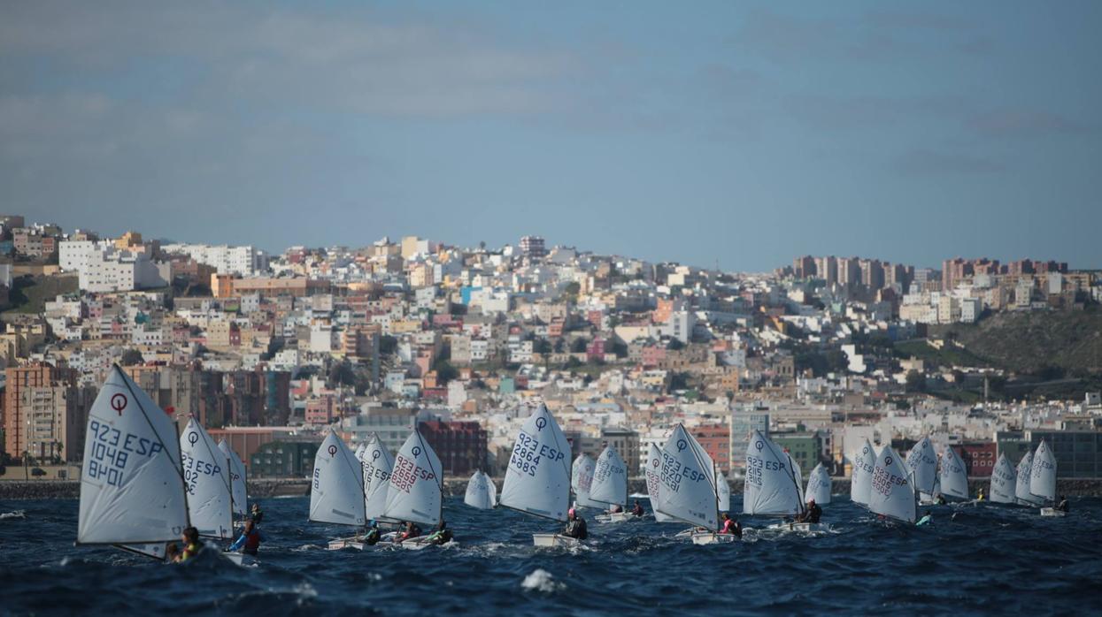 Jaime Ayarza vencedor del Trofeo Monitores de Optimist en Las Palmas