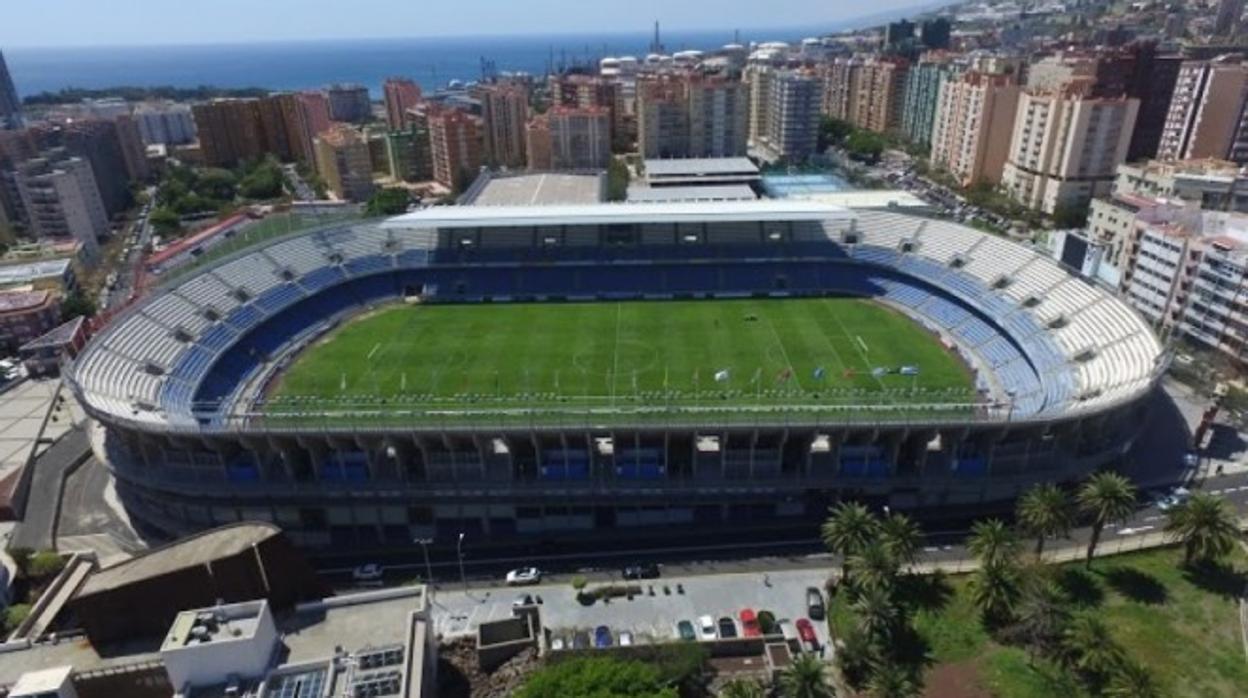 El Tenerife llora la muerte de una aficionada en pleno partido