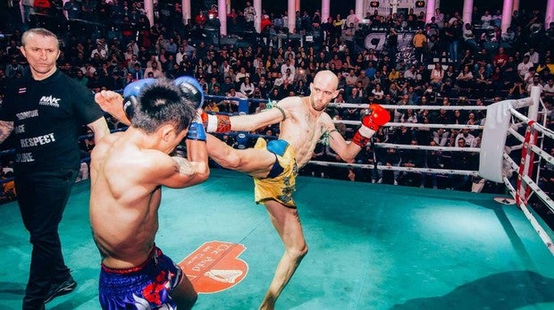 Carlos Coello engrandece su palmarés con el tercer título mundial de muay thai