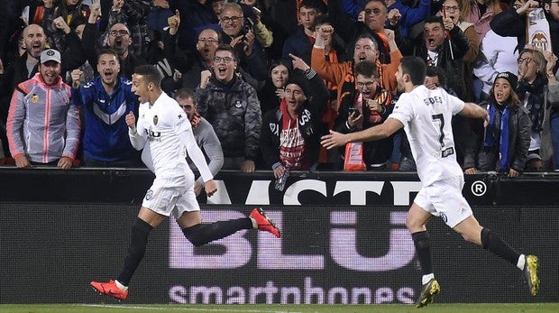 Rodrigo conduce al Valencia a una final de Copa once años después