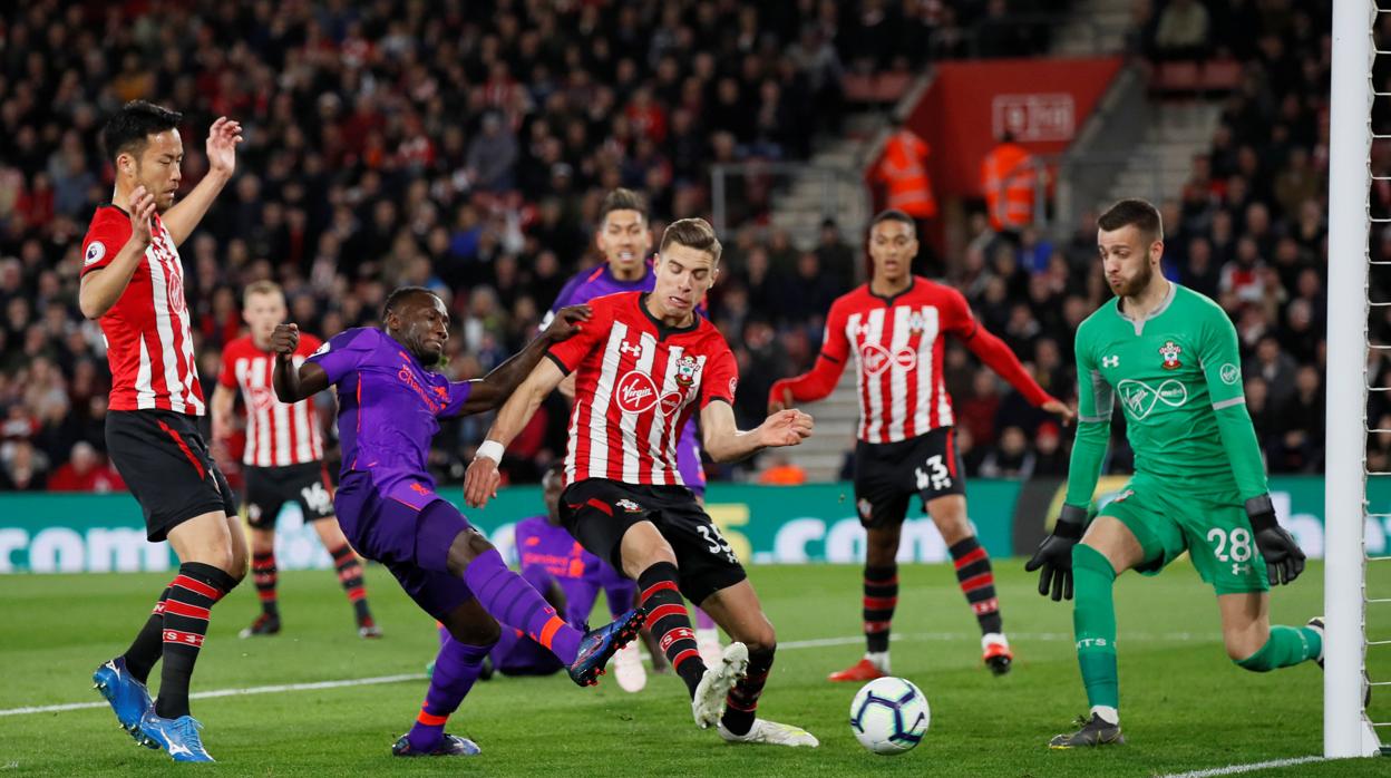 El Liverpool gana al Southampton y recupera el liderato