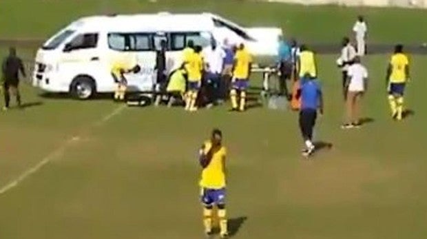 Tragedia en Gabón por la muerte de un futbolista en pleno partido