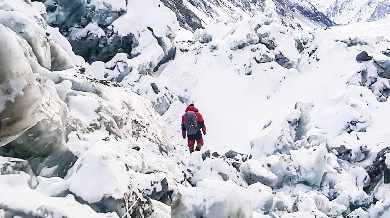 Txikon se lanza a por la cumbre invernal del K2