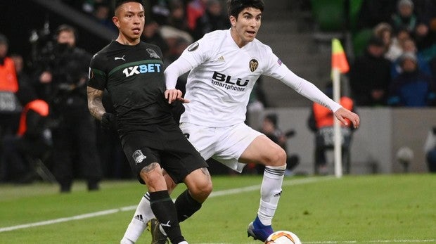 Guedes clasifica al Valencia en el último suspiro
