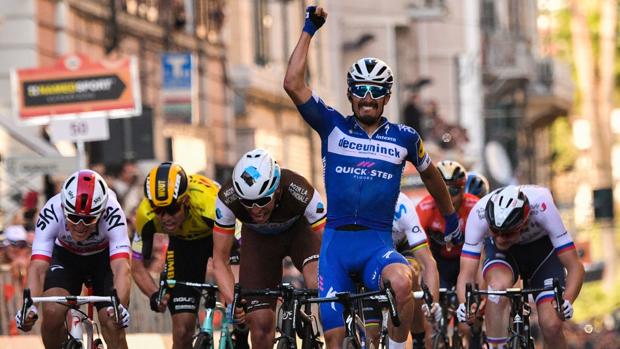 Alaphilippe logra su primer «monumento» en un esprint de alto voltaje