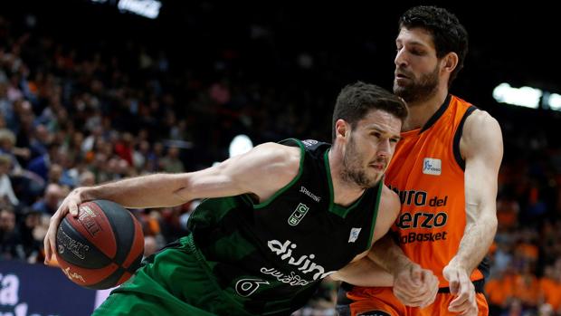 Vives despierta al Valencia y un superlativo Thomas barre al Joventut