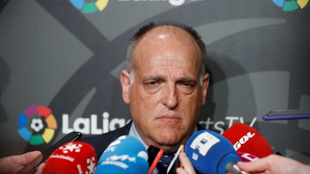 Tebas aconseja a Piqué «un cursillo de economía del fútbol»