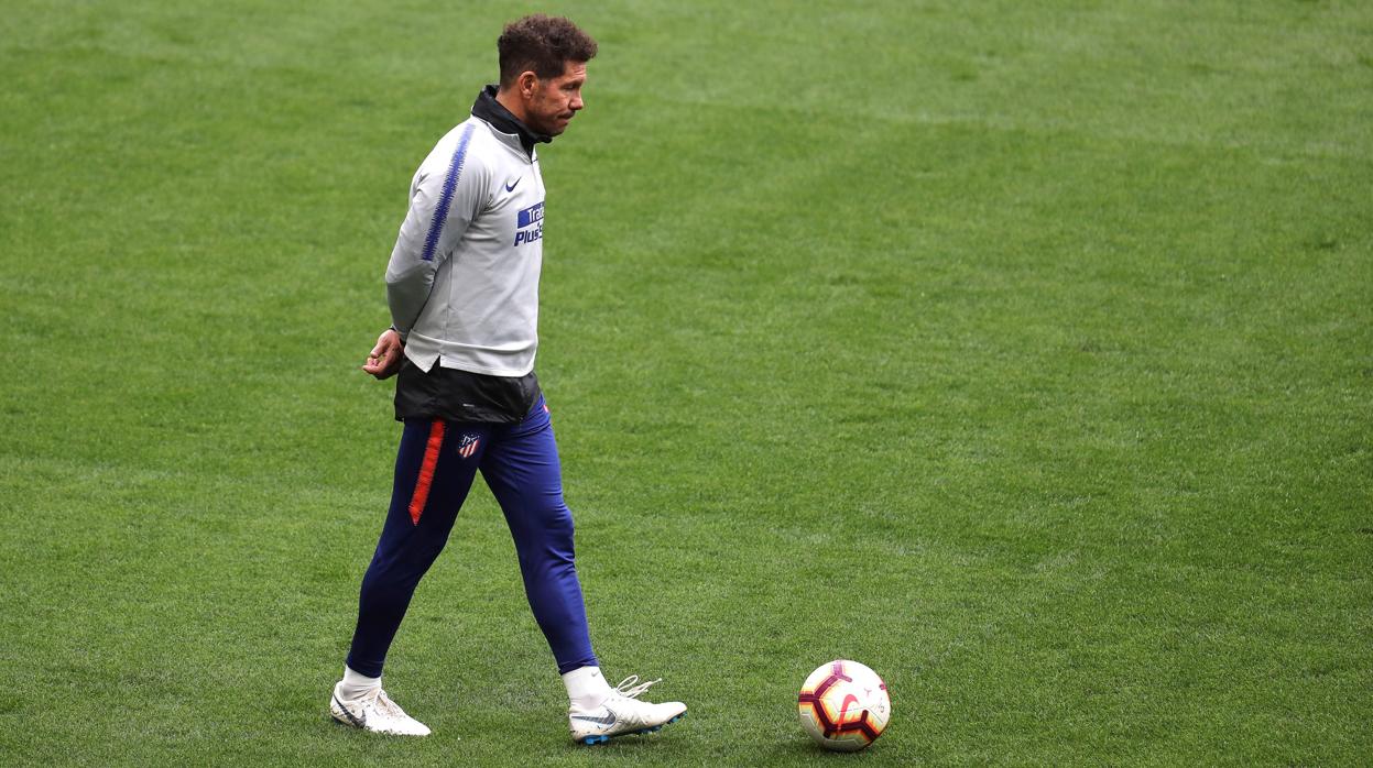 Simeone, en el entrenamiento previo al Atlético - Girona