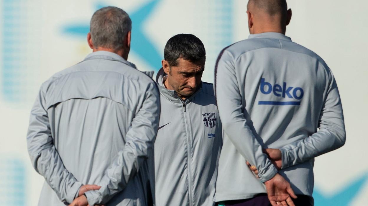 Valverde y su cuerpo técnico en el último entrenamiento antes de viajar a Castellón