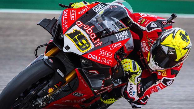 Álvaro Bautista logra en el Motorland su séptima victoria consecutiva