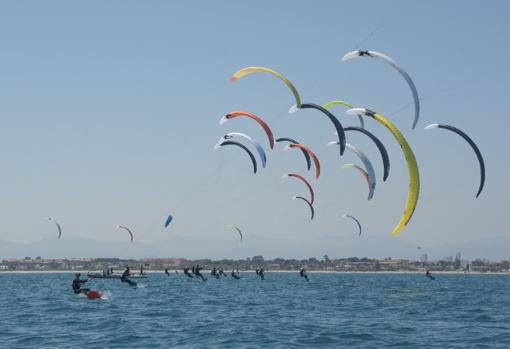 Alejandro Climent sigue liderando la Formula Kite Spain Series