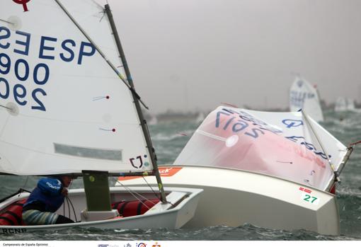 Se definen los grupos Oro y Plata en una jornada de titanes en el Nacional de Optimist