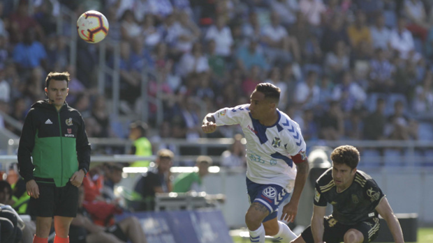 Tenerife apuntala la permanencia ante el Oviedo