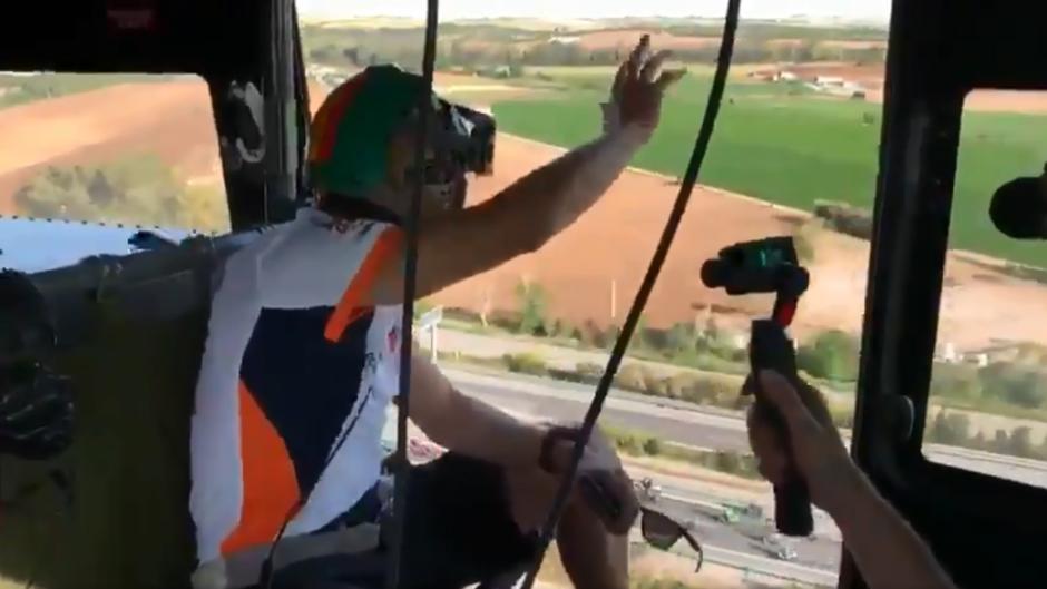 Marc Márquez se pasea por Jerez... en helicóptero