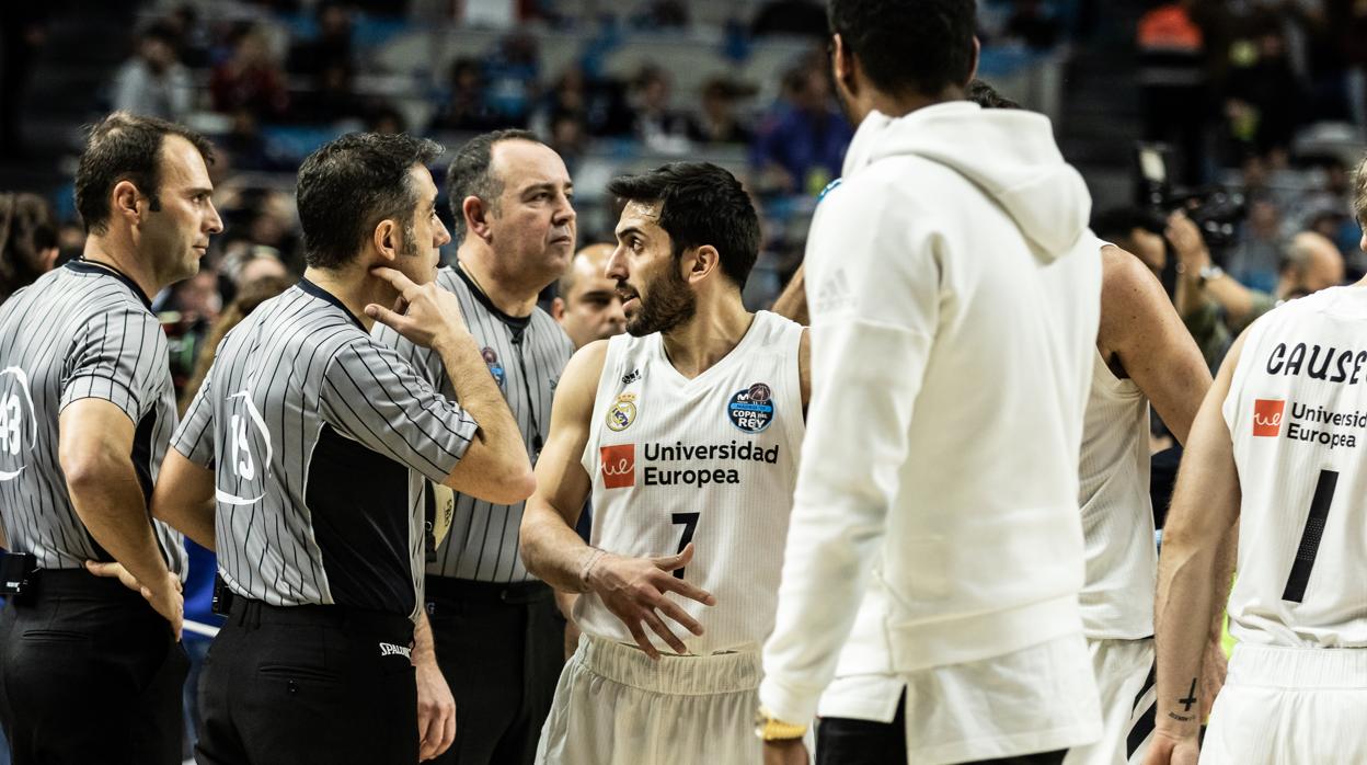 Uno de los árbitros que se equivocaron en la final de Copa volverá a pitar al Real Madrid