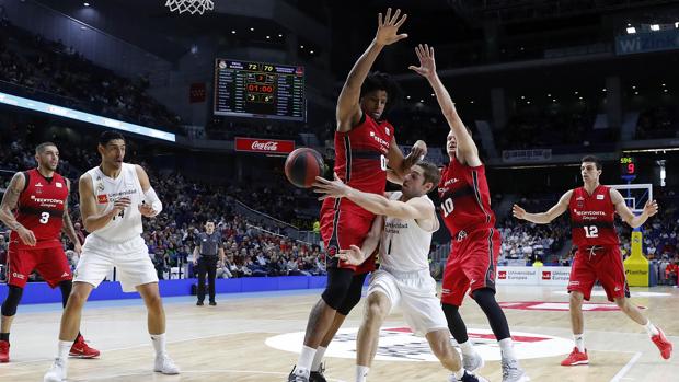 Un Real Madrid jugando a ráfagas doblega al Tecnyconta