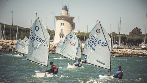 La Bahía de Cádiz acoge la Copa de España de Optimist