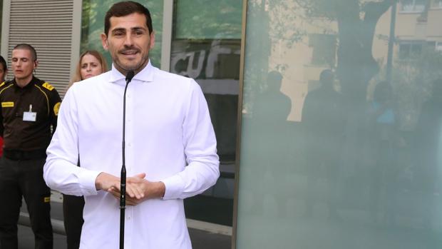 El Oporto asume la retirada de Casillas