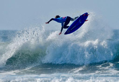 Adur Amatriain y Melania Suárez participan en la final del Mundial del RIP Curl Gromsearch