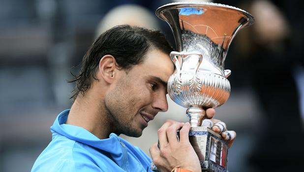 Nadal anula a Djokovic y levanta el título en Roma