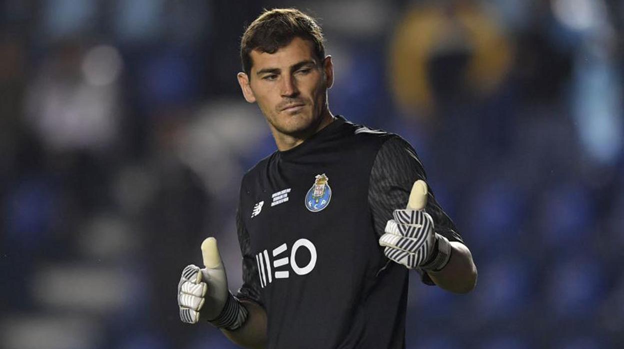 Iker Casillas durante un partido con Oporto