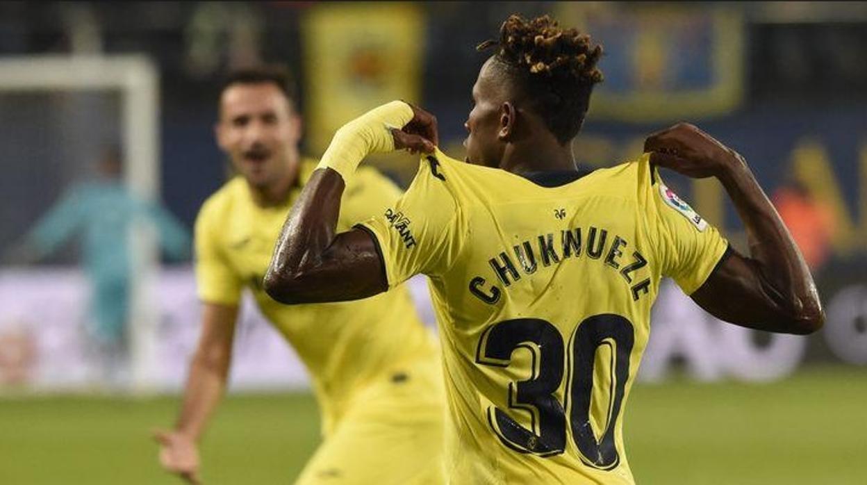 Chukwueze celebra un gol con el Villarreal