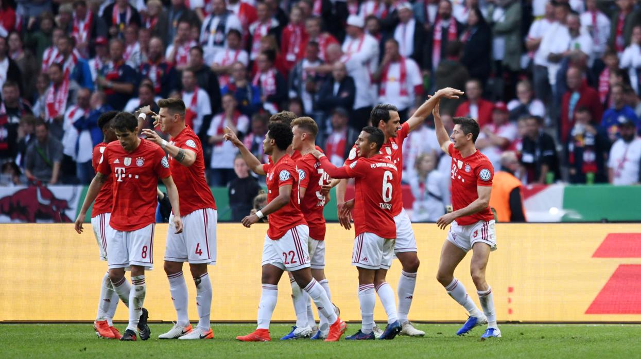 El Bayern de Munich celebrando el gol de Lewandowski